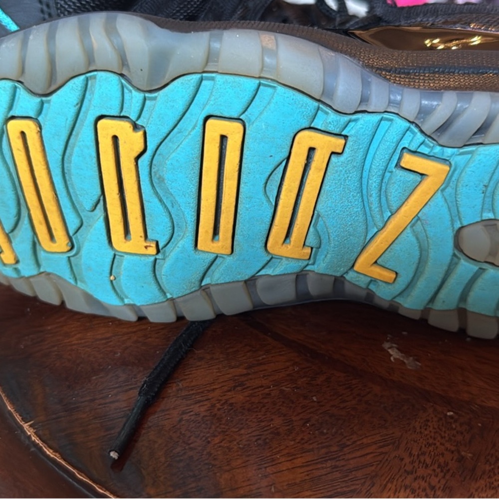 Nike Kids Black and Gold Sneakers - Picture 3 of 3
